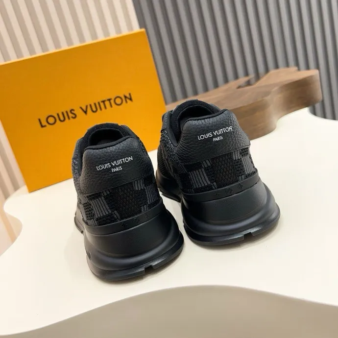 💰 640LV latest sneakers! Select high-quality Monogram fly-knit fabric and have a square logo on the upper, highlighting the fashion of the 2025 men's series. The high-end and elegant upper made of absorbent film material collides with the dynamic ultra-light sole for texture, and the Louis Vuitton logo embellishes the back and outsole of the shoe.    SIZE 39-45 (38, 46 customized)